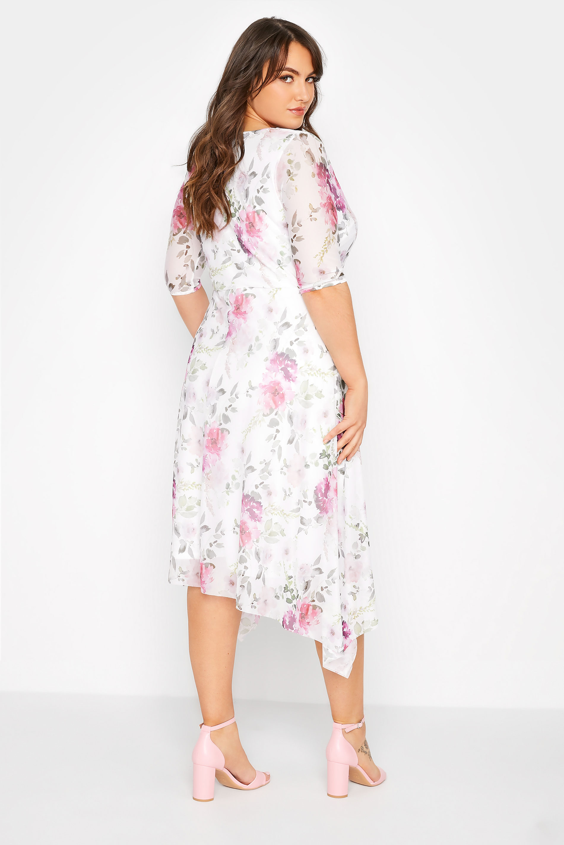 Robes Grande Taille Grande taille  Robes Portefeuilles | YOURS LONDON - Robe Blanches Fleurs Cache-Coeur - XB37048