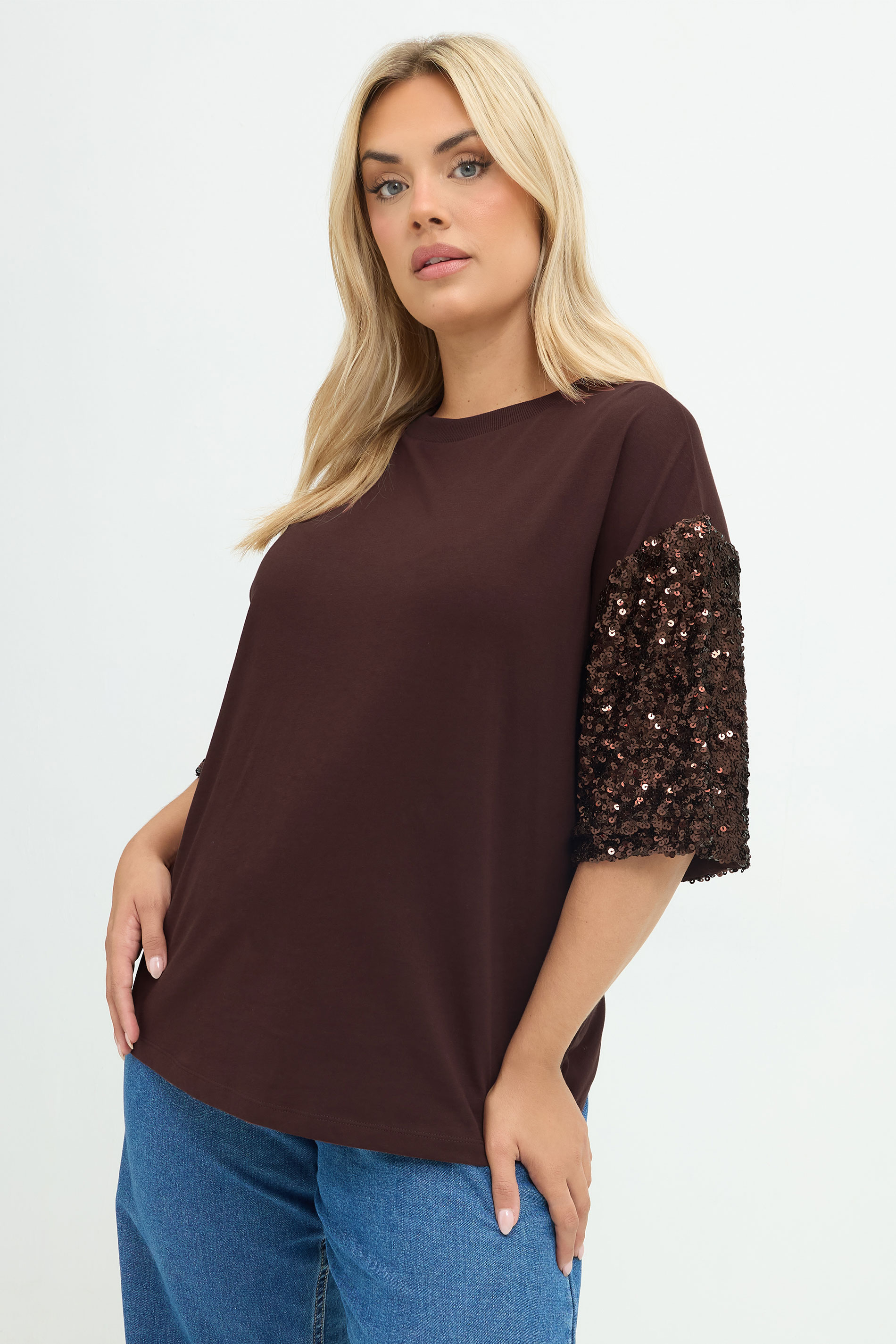 Limited Collection Chocoladebruin Tshirt Met Pailletten Op De Mouwen Size 38