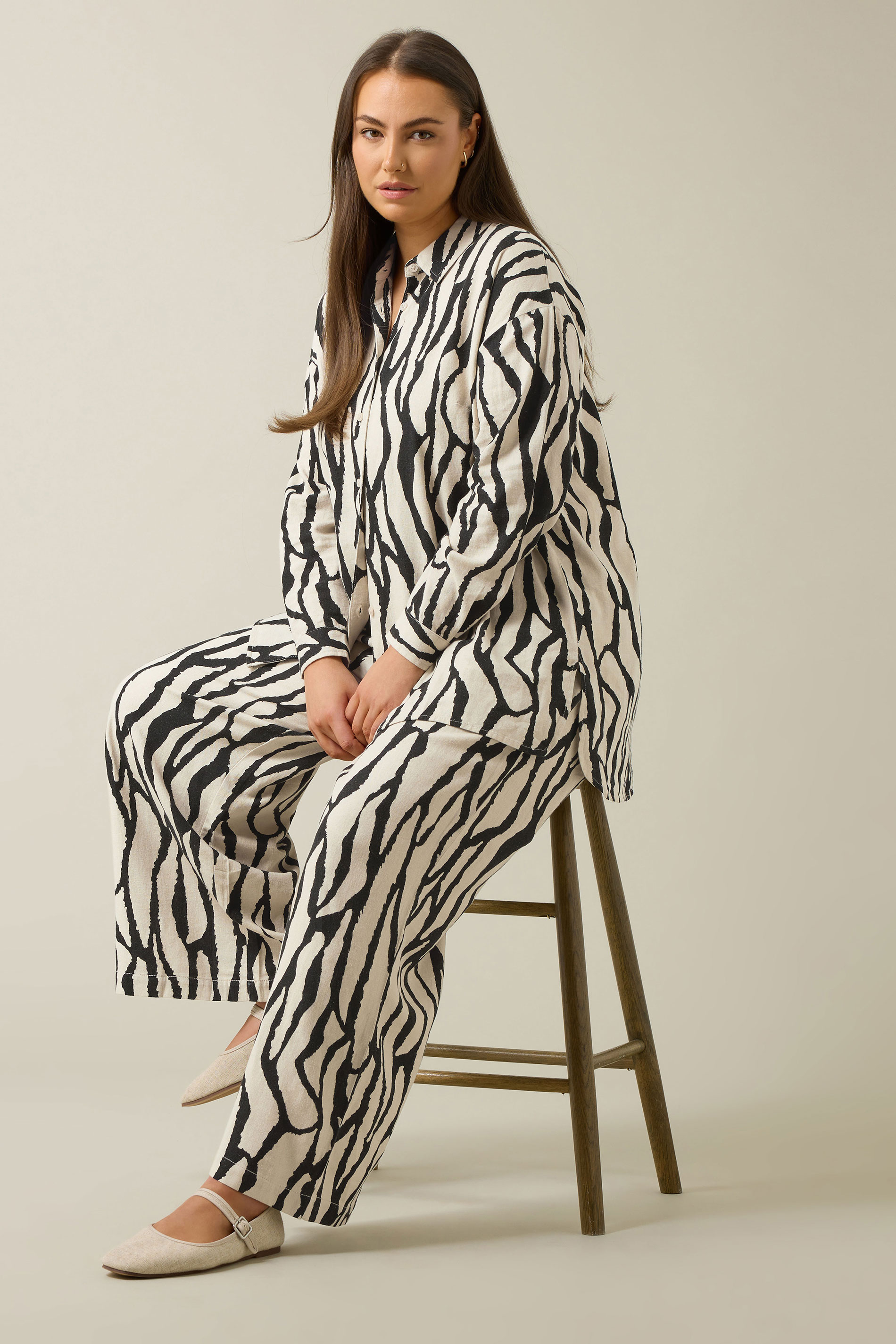EVANS Plus Size Set Natural Brown Abstract Linen Shirt & Trouser | Evans 3
