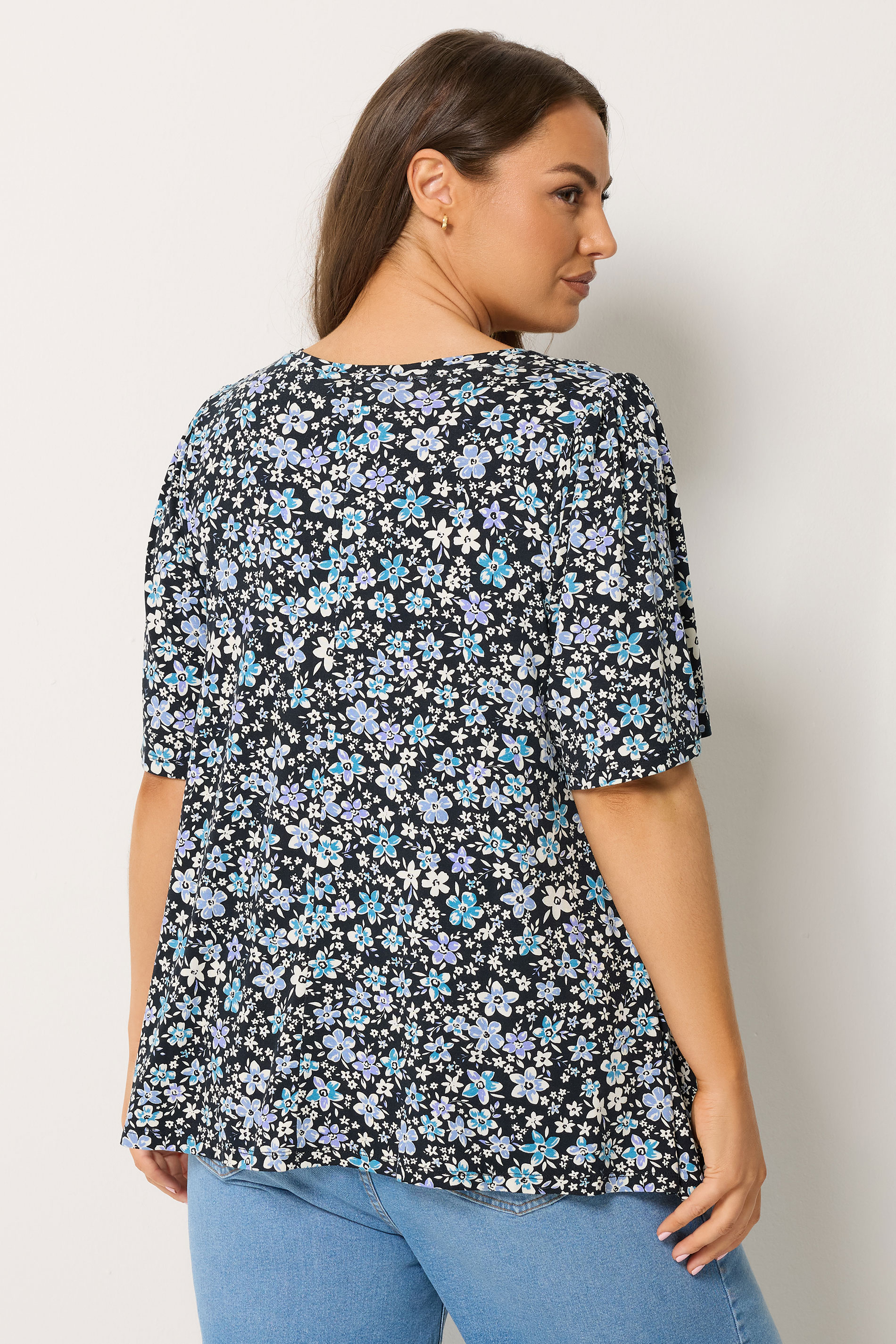 YOURS Plus Size Black Ditsy Floral Swing Top | Yours Clothing 2