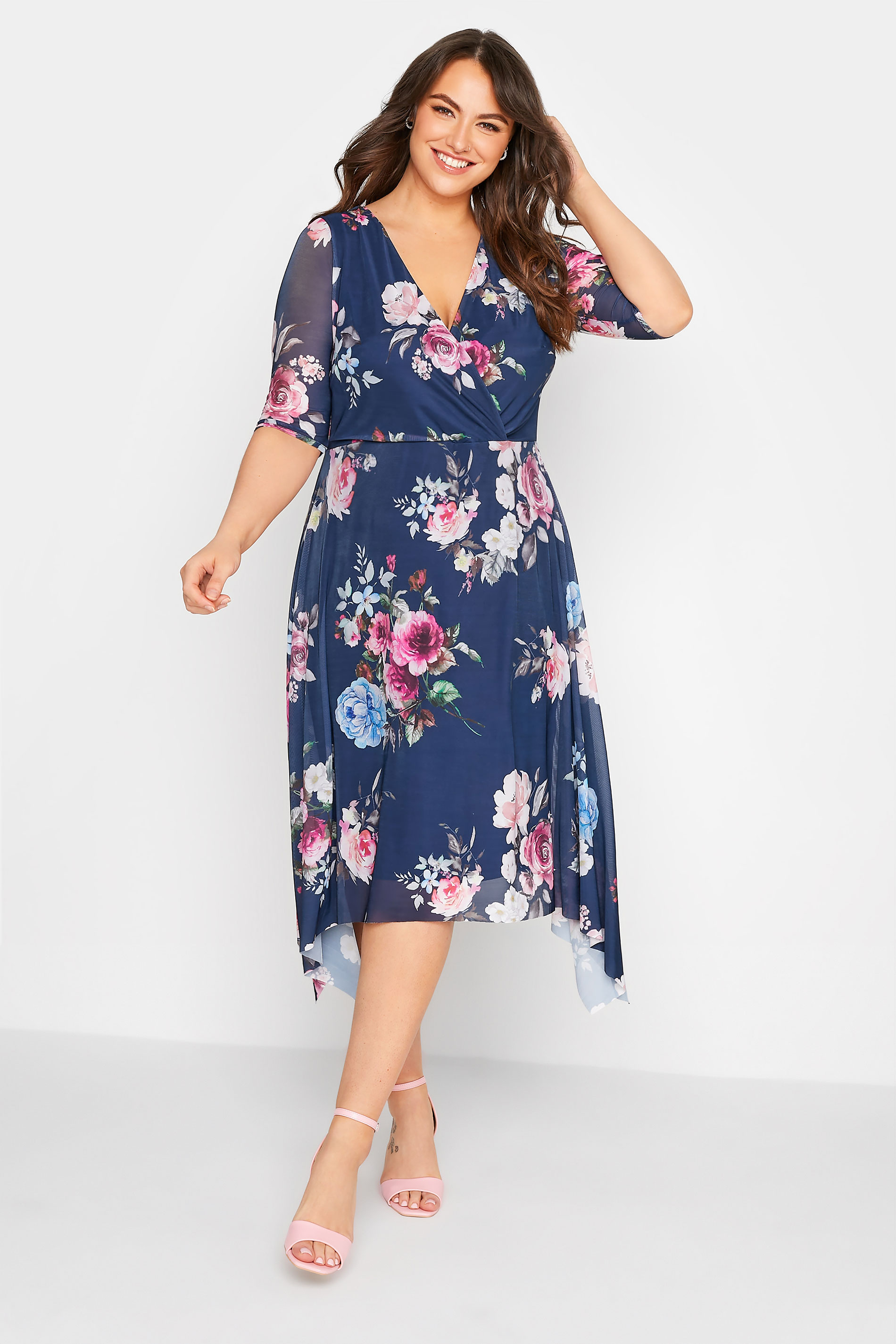 Robes Grande Taille Grande taille  Robes Portefeuilles | YOURS LONDON - Robe à Fleurs Bleue Marine Cache-Coeur - GZ90506