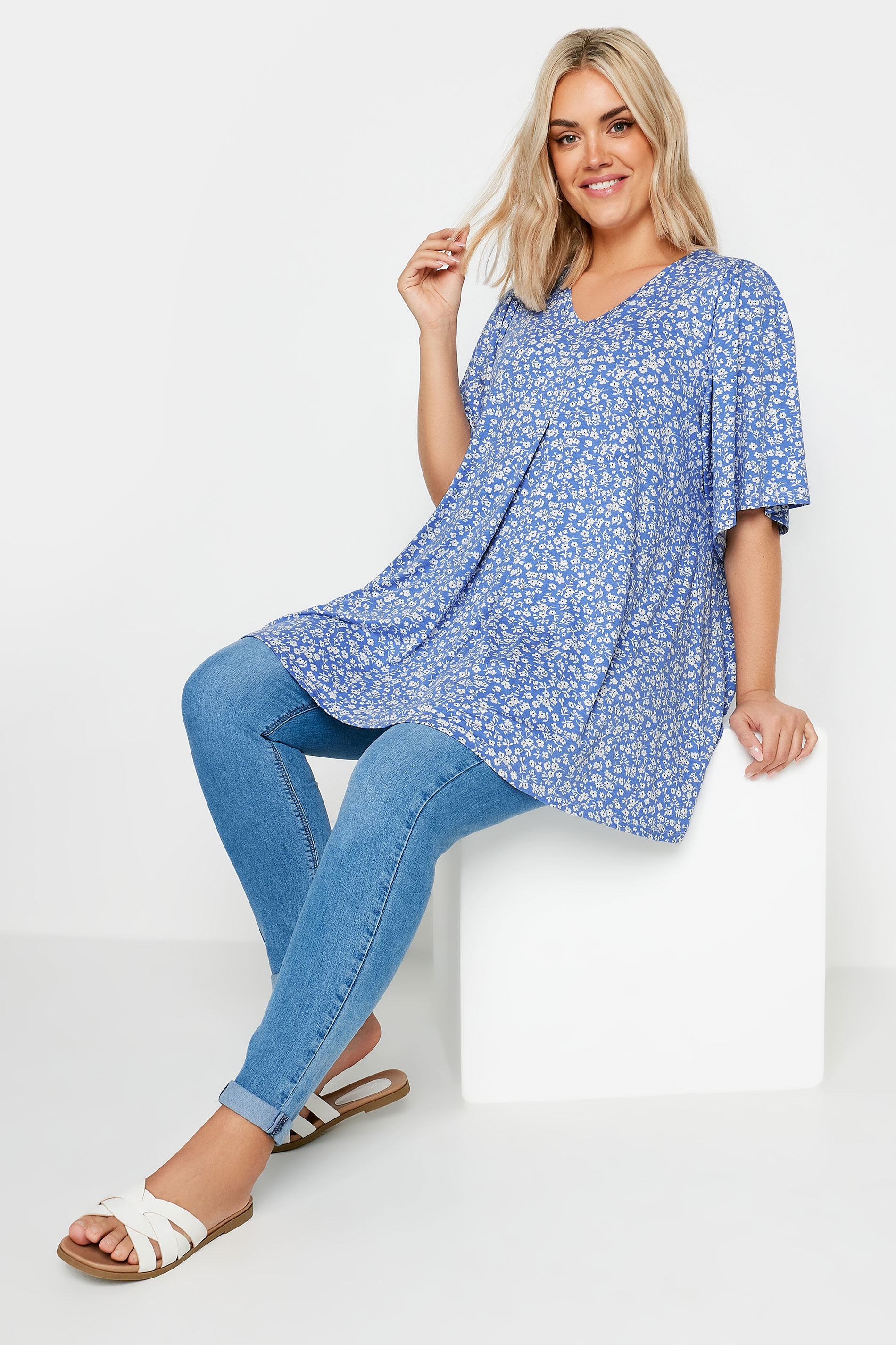 YOURS Plus Size Blue Ditsy Floral Pleat Front Top | Yours Clothing 2