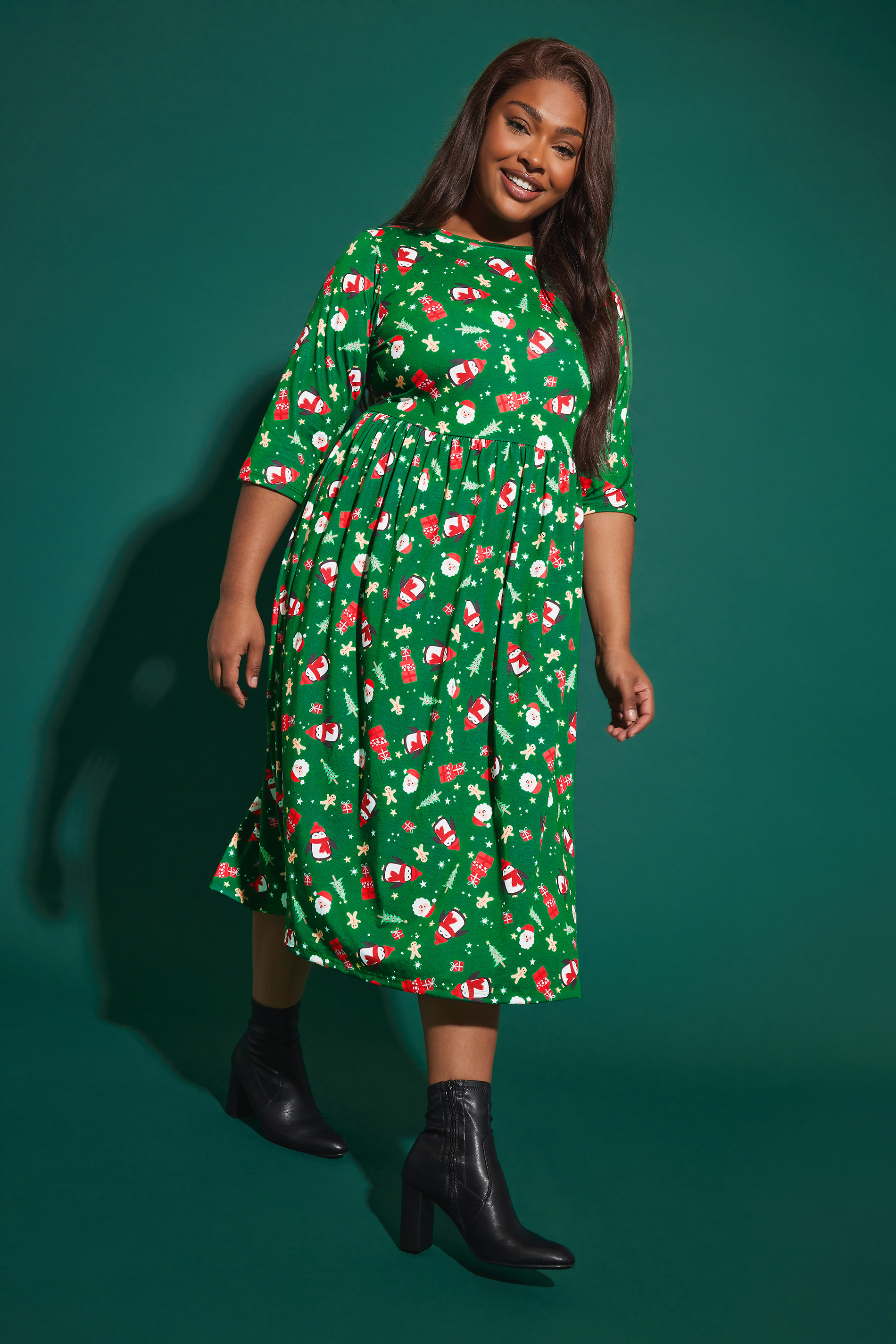 LIMITED COLLECTION Plus Size Green Santa Print Christmas Smock Dress | Yours Clothing 2