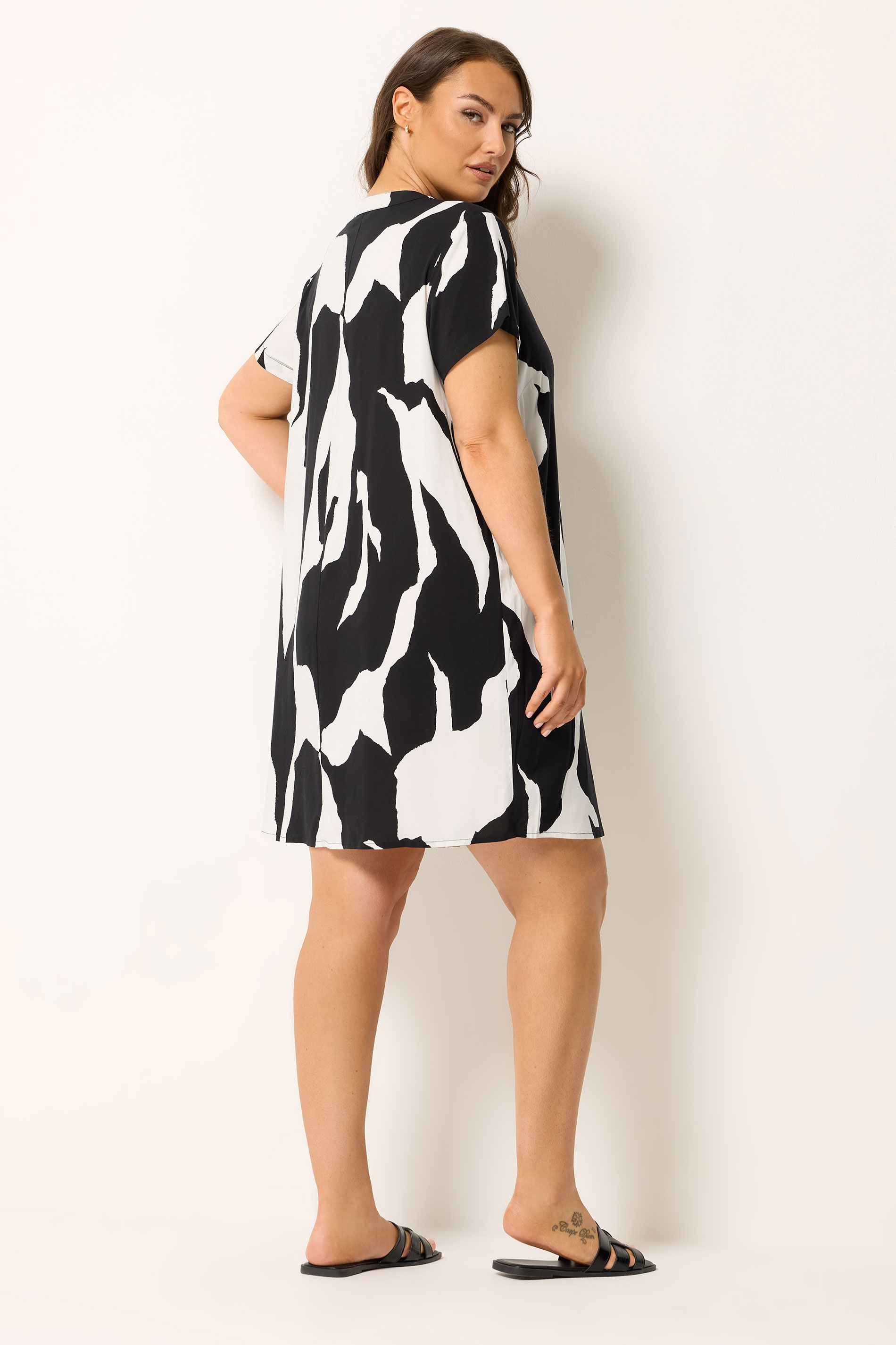 YOURS Plus Size Black Animal Pleat Front Dress | Yours Clothing 2