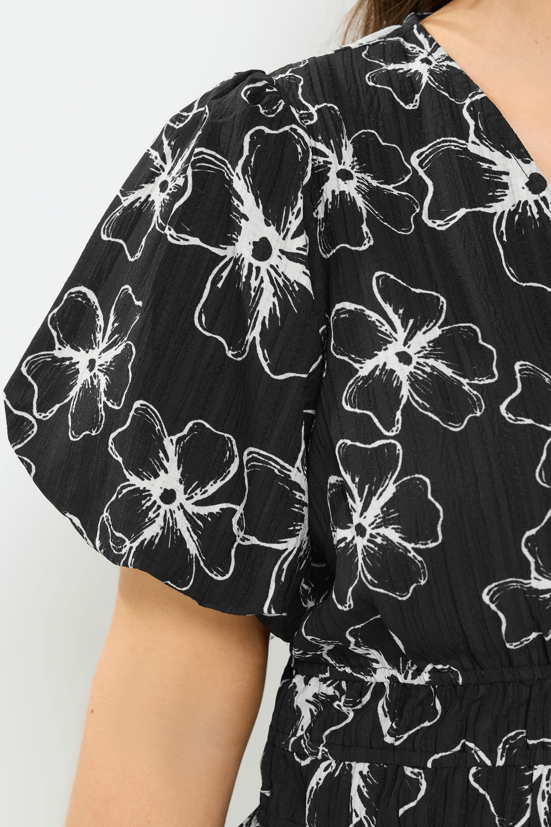 YOURS Plus Size Black Floral Print Puff Sleeve Blouse | Yours Clothing 4