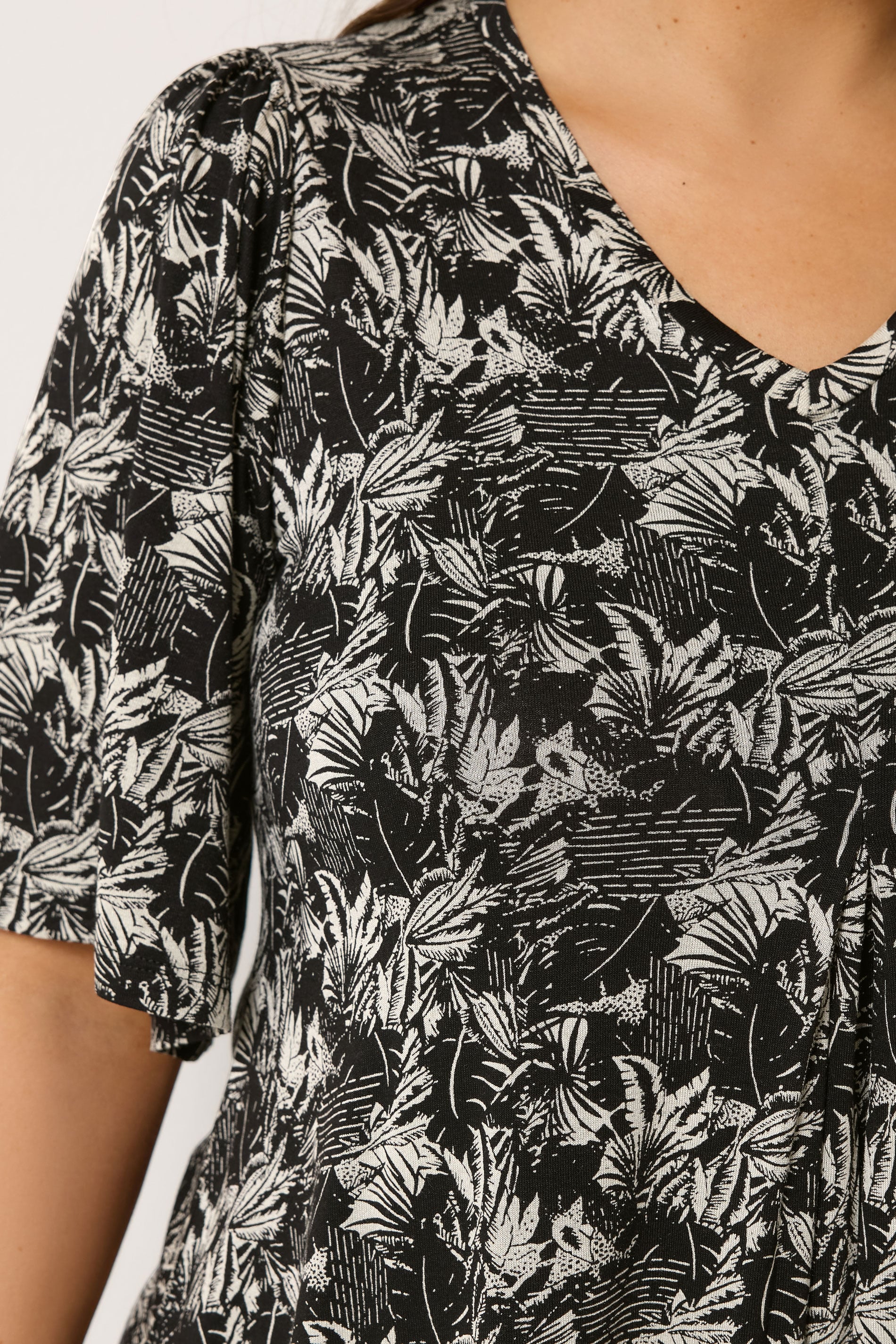 YOURS Plus Size  Black Palm Leaf Pleat Front Top | Yours Clothing 4