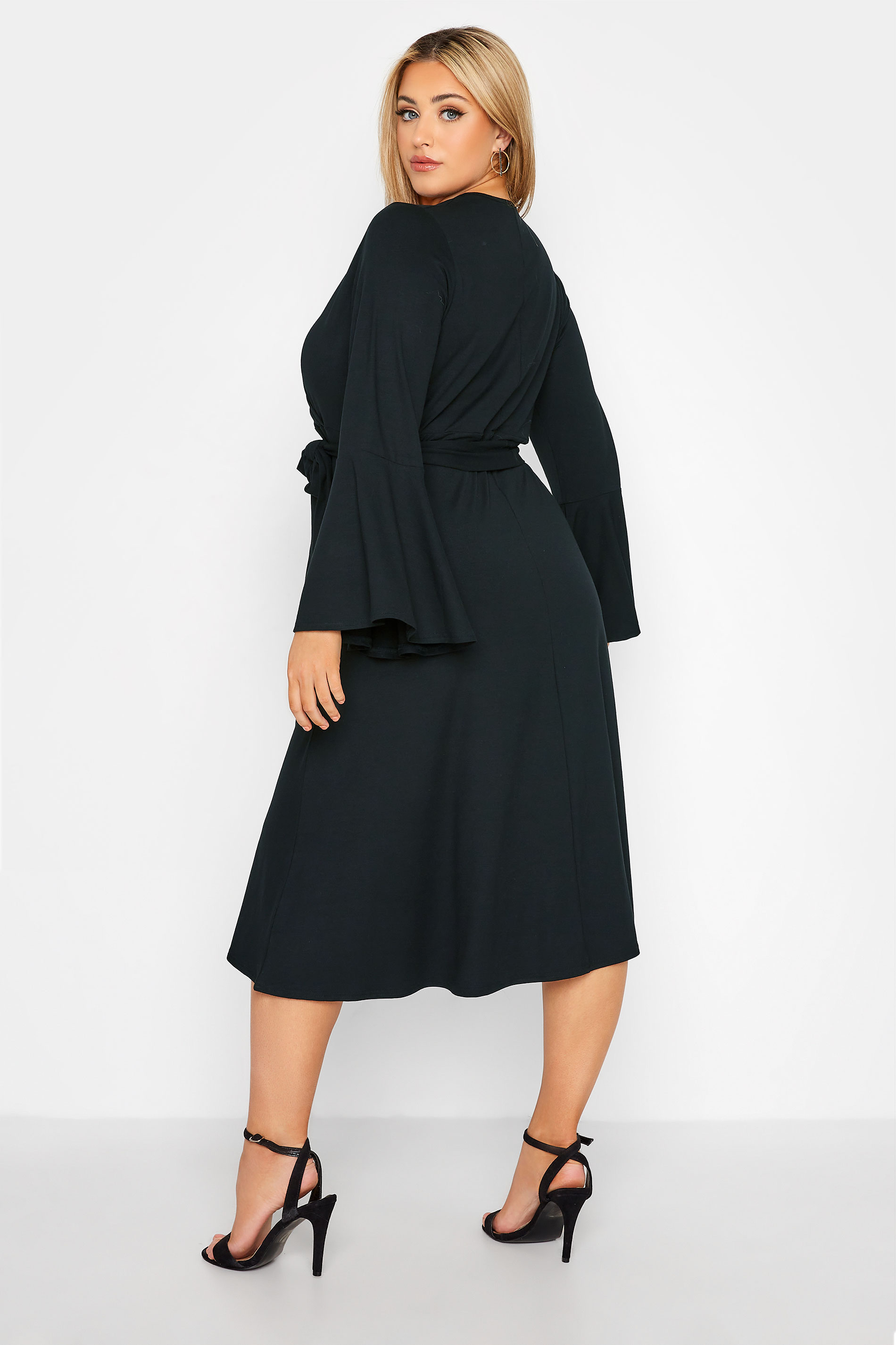 Robes Grande Taille Grande taille  Robes Portefeuilles | LIMITED COLLECTION - Robe Noire Style Portefeuille Volantée - IX24976