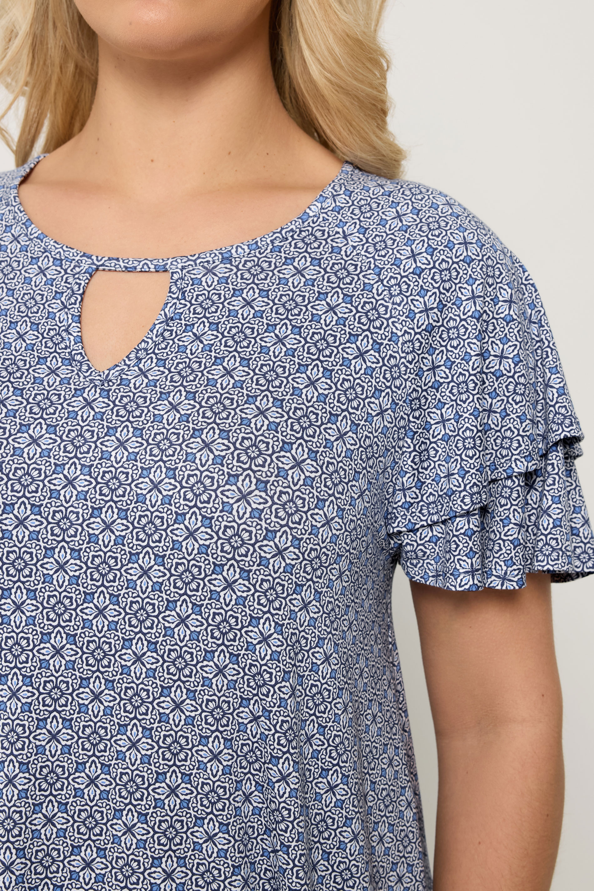 YOURS Plus Size Paisley Short Sleeve Top | Yours Clothing 4