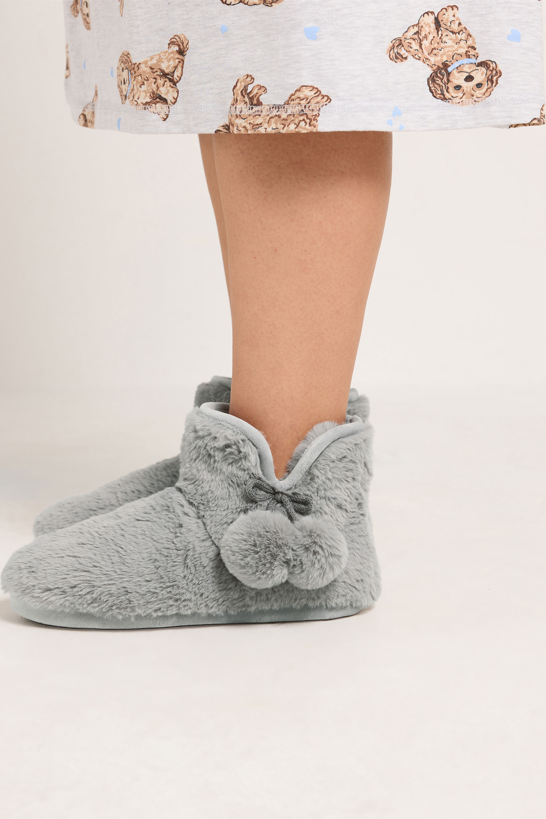 Yours Grijze Laarspantoffels Van Imitatiebont Met Pomponsize 38-39