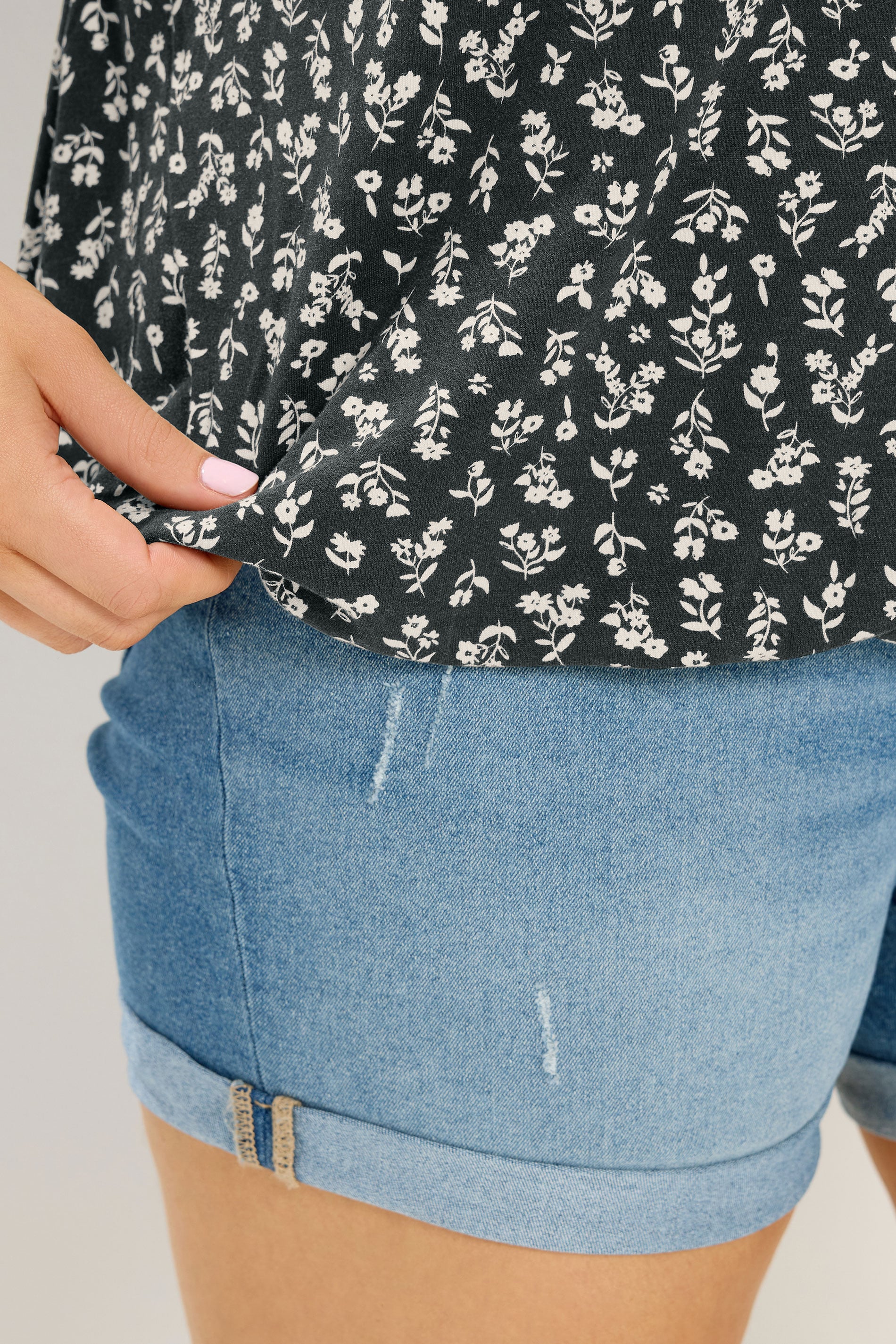 YOURS Plus Size Black Floral Elasticated Hem T-Shirt | Yours Clothing 5