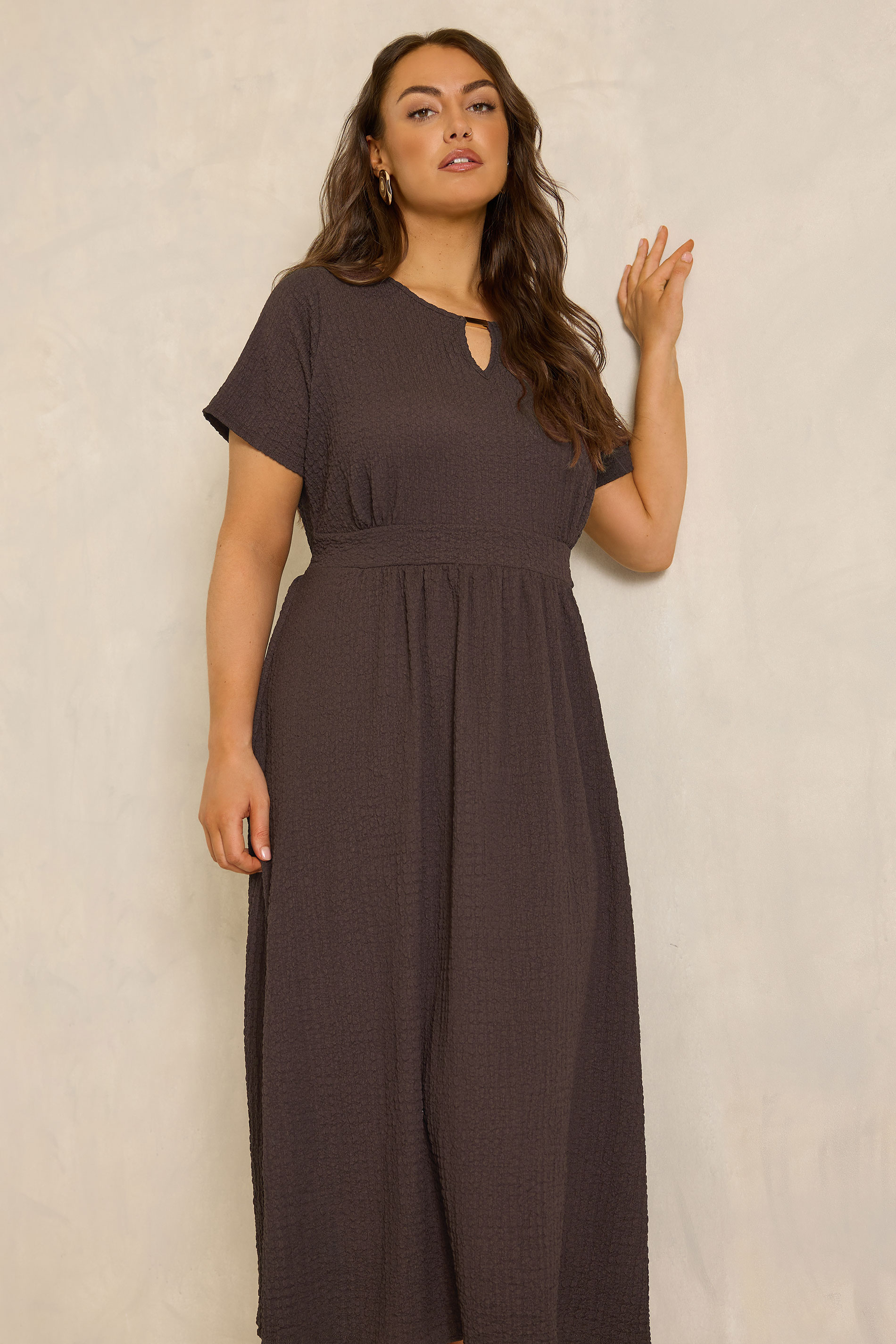 EVANS Plus Size Chocolate Brown Keyhole Textured Maxi Dress | Evans 3