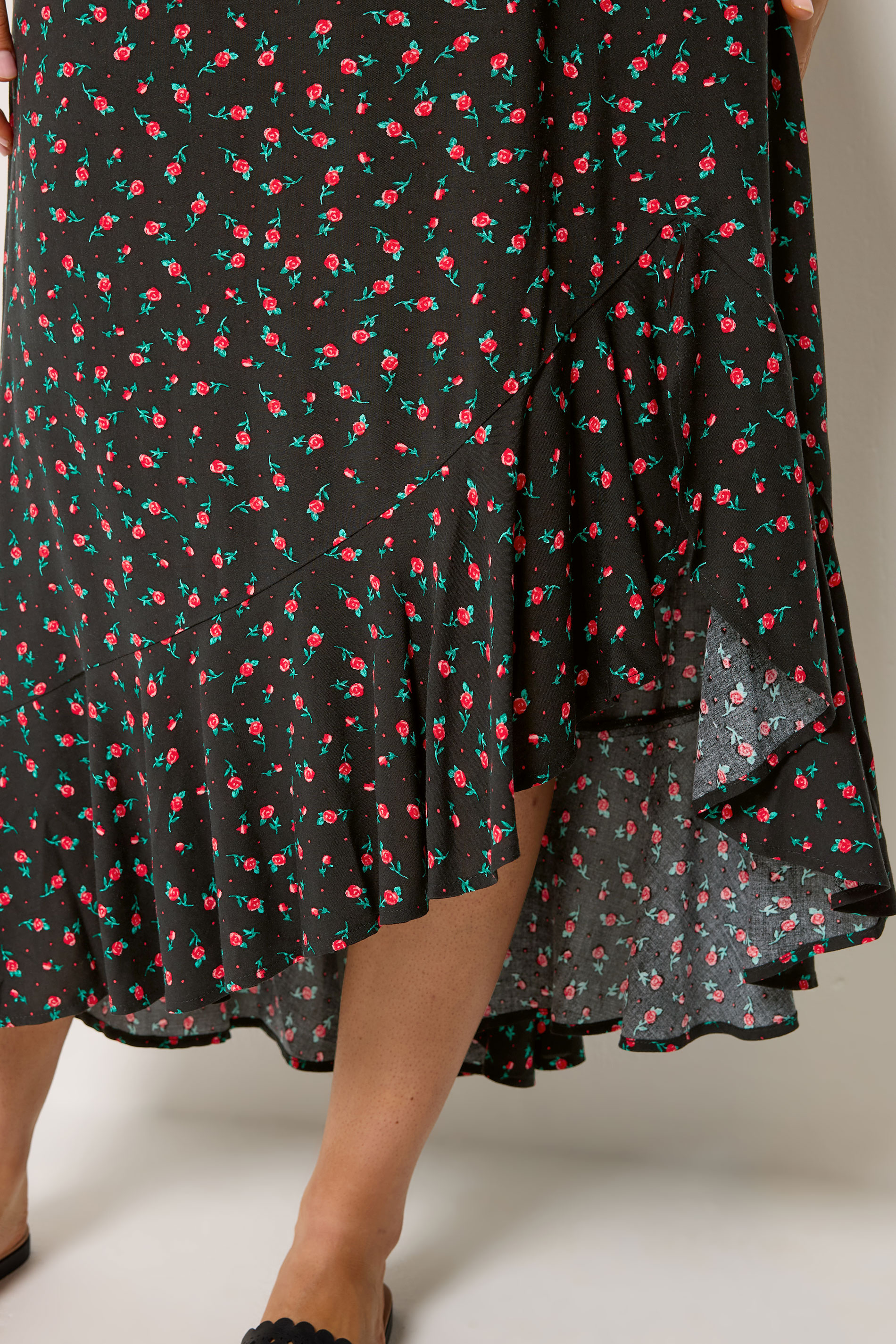 YOURS Plus Size Black Ditsy Floral Ruffle Skirt | Yours Clothing 4