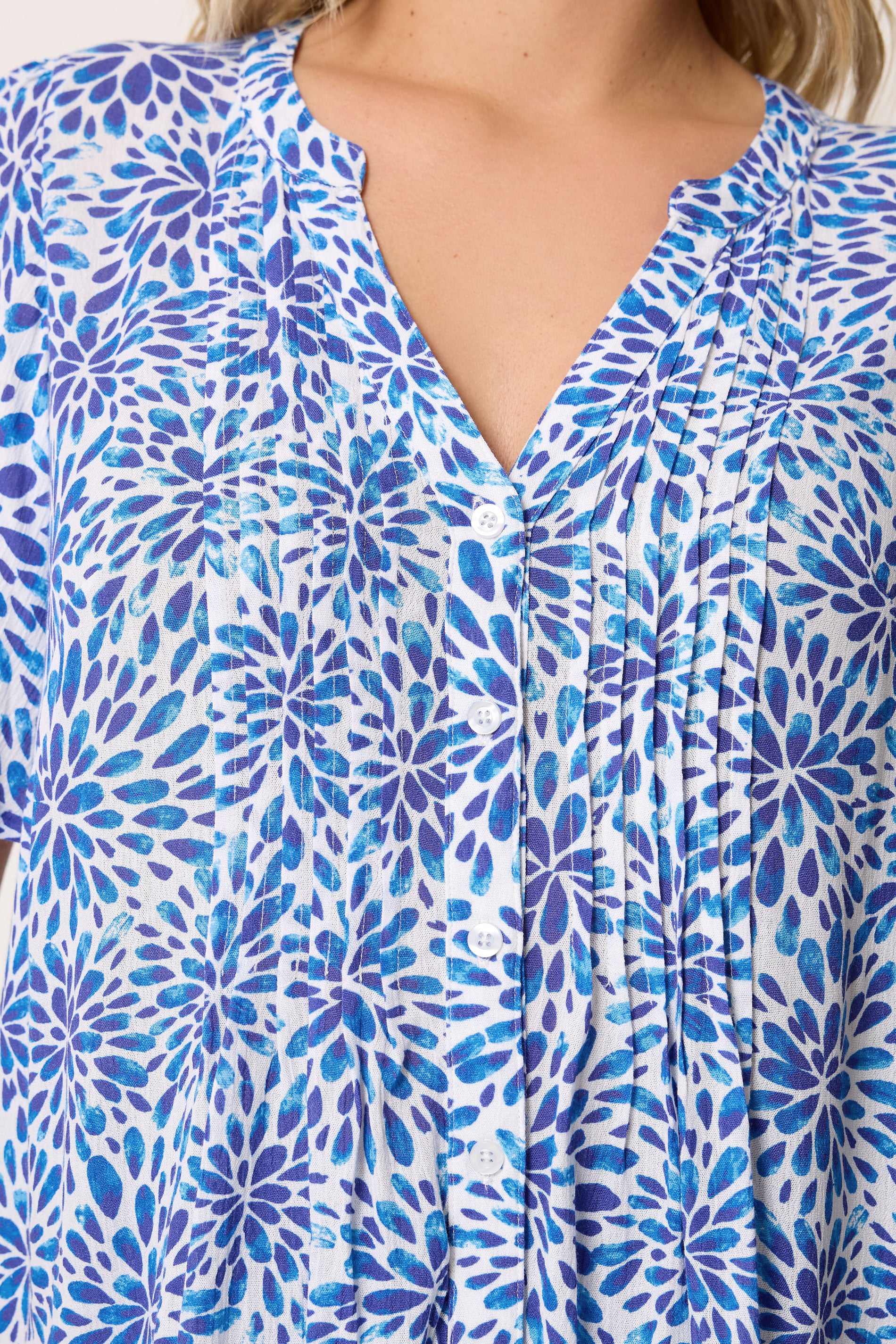 YOURS Plus Size Blue Floral Pintuck Blouse | Yours Clothing 4