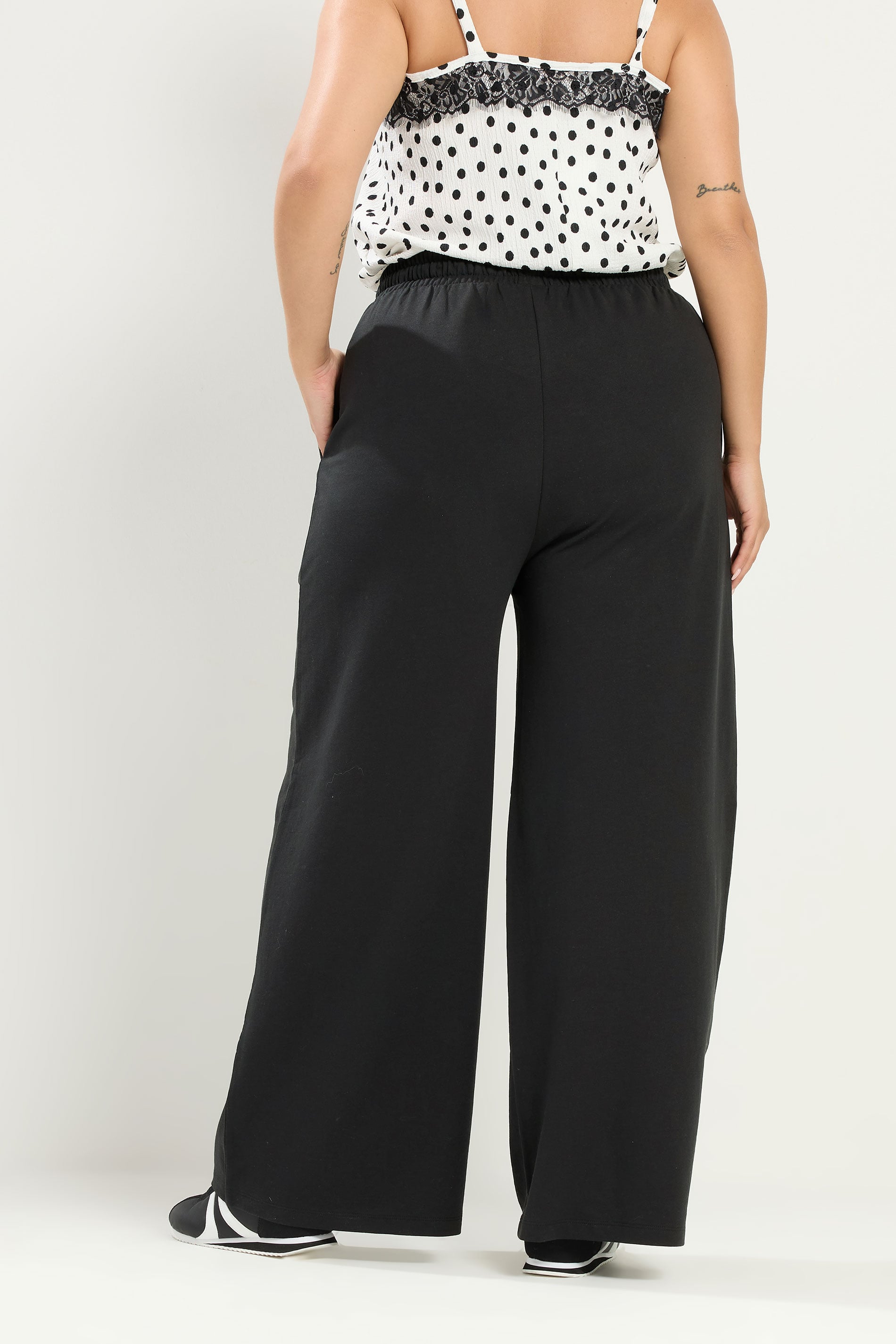 YOURS Plus Size Black Drawstring Wide Leg Joggers | Yours Clothing 2