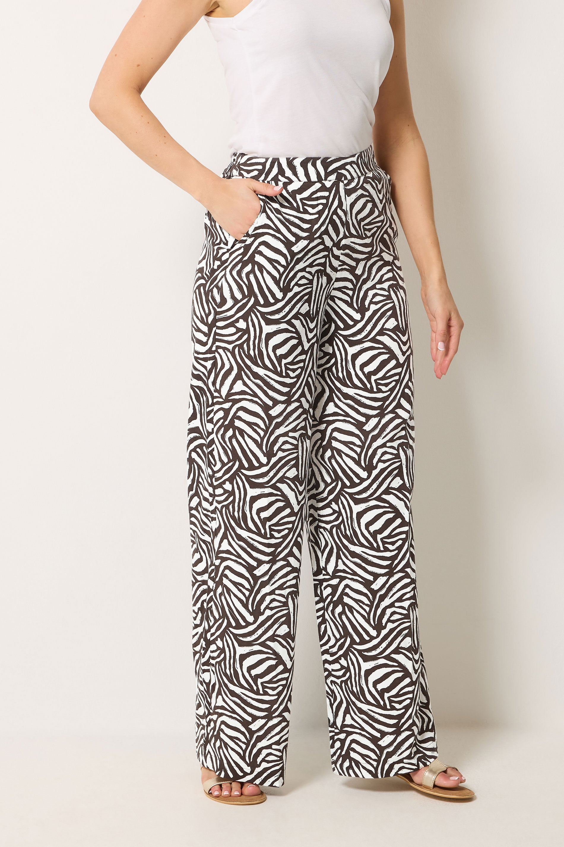 https://cdn.yoursclothing.com/Images/ProductImages/9198286f-b2c3-4b_358370_B.jpg