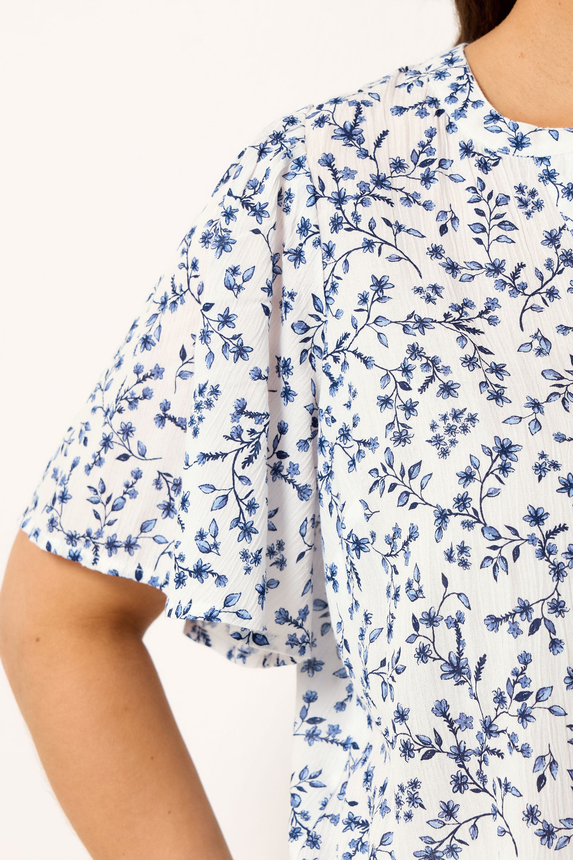 YOURS Plus Size White Ditsy Floral Notch Neck Top | Yours Clothing 4