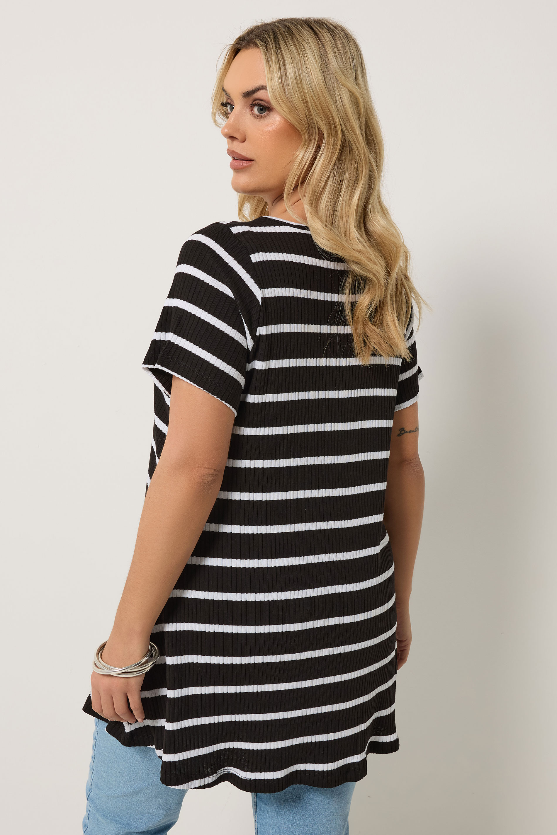 https://cdn.yoursclothing.com/Images/ProductImages/95d65fd9-d4ea-42_304936_C.jpg