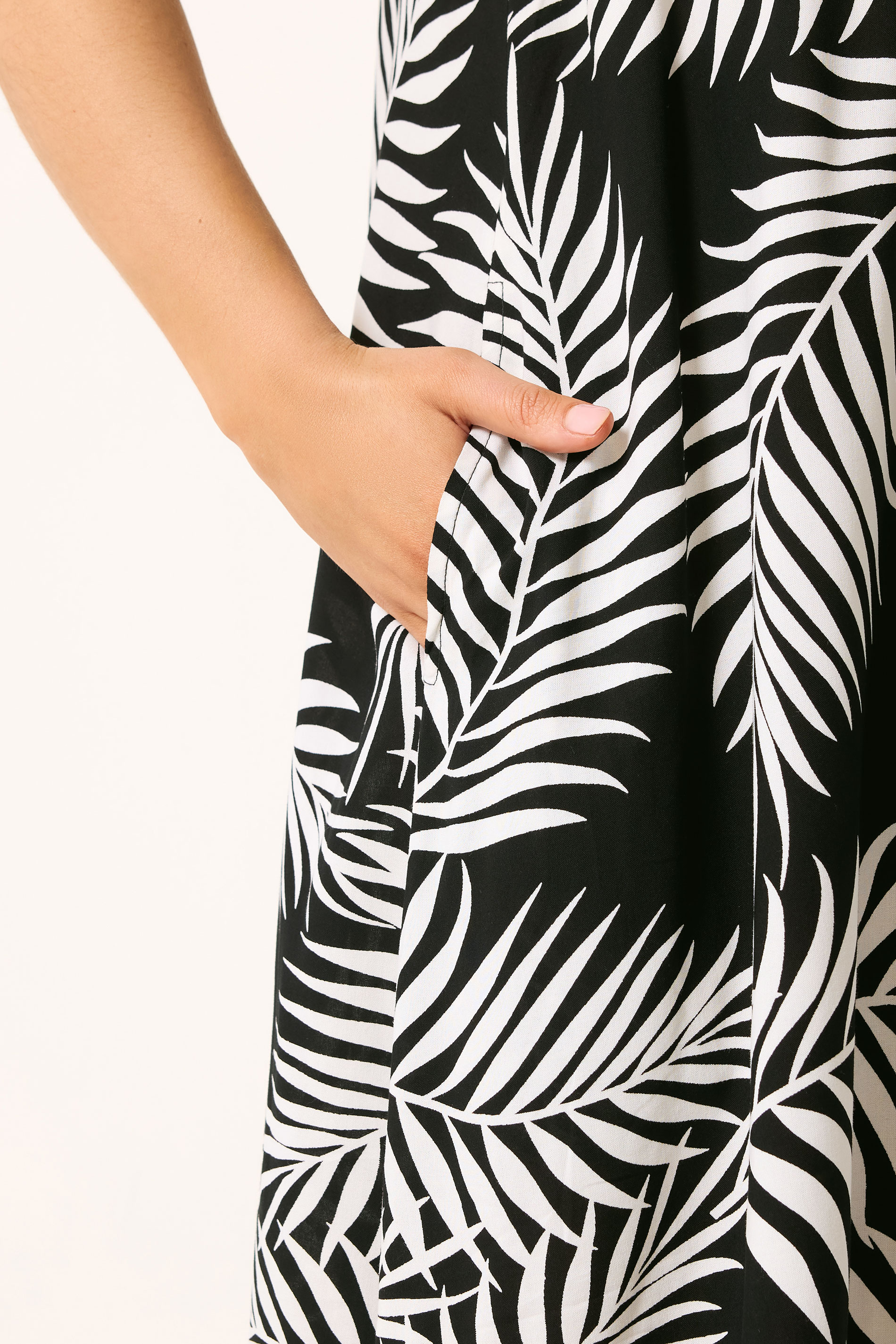 YOURS Curve Plus Size Leaf Swing Pocket Dress | Yours Clothing 4