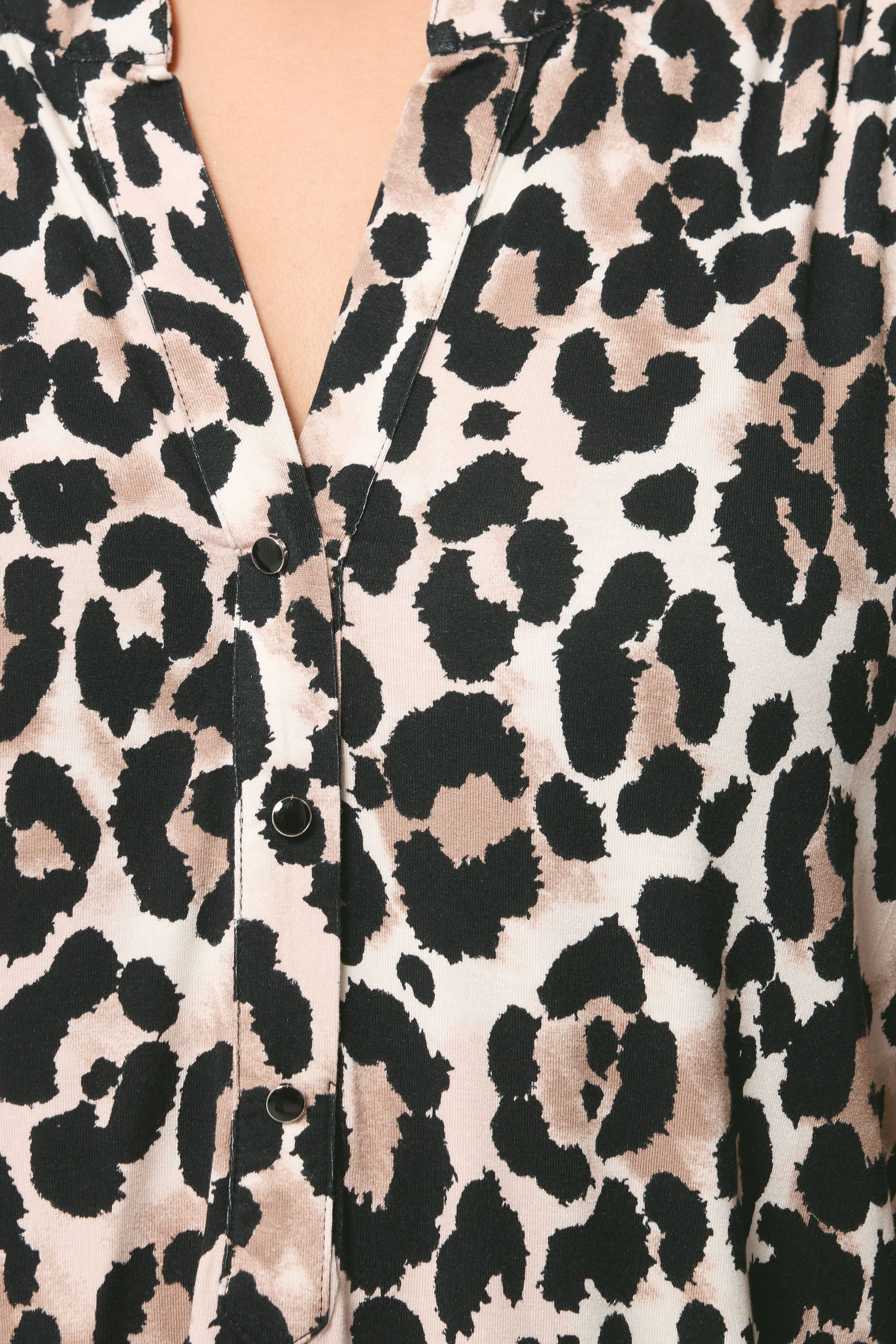 YOURS Plus Size Black Leopard Print Blouse | Yours Clothing 4