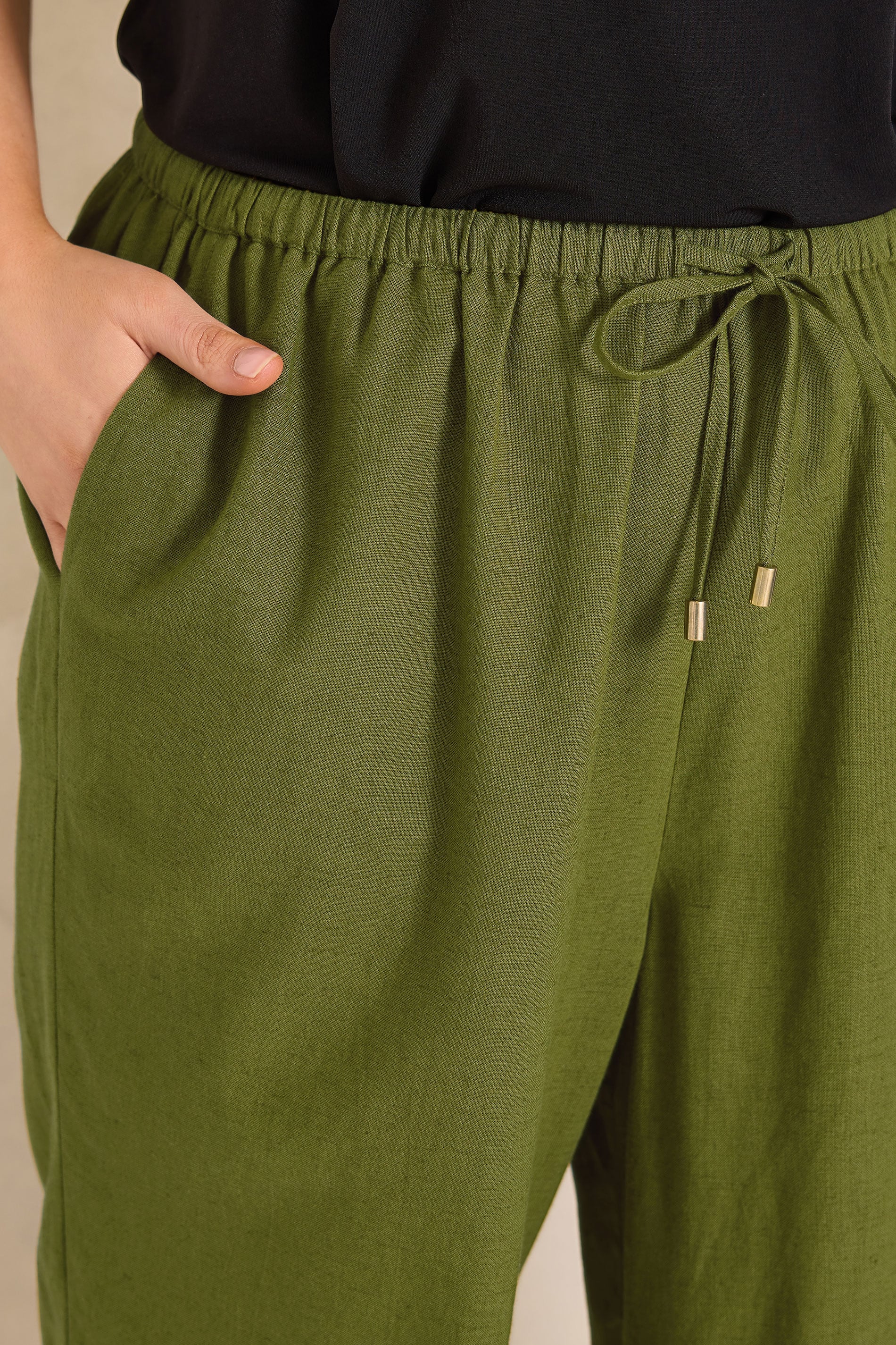 EVANS Plus Size Green Linen Cropped Trousers | Evans 5