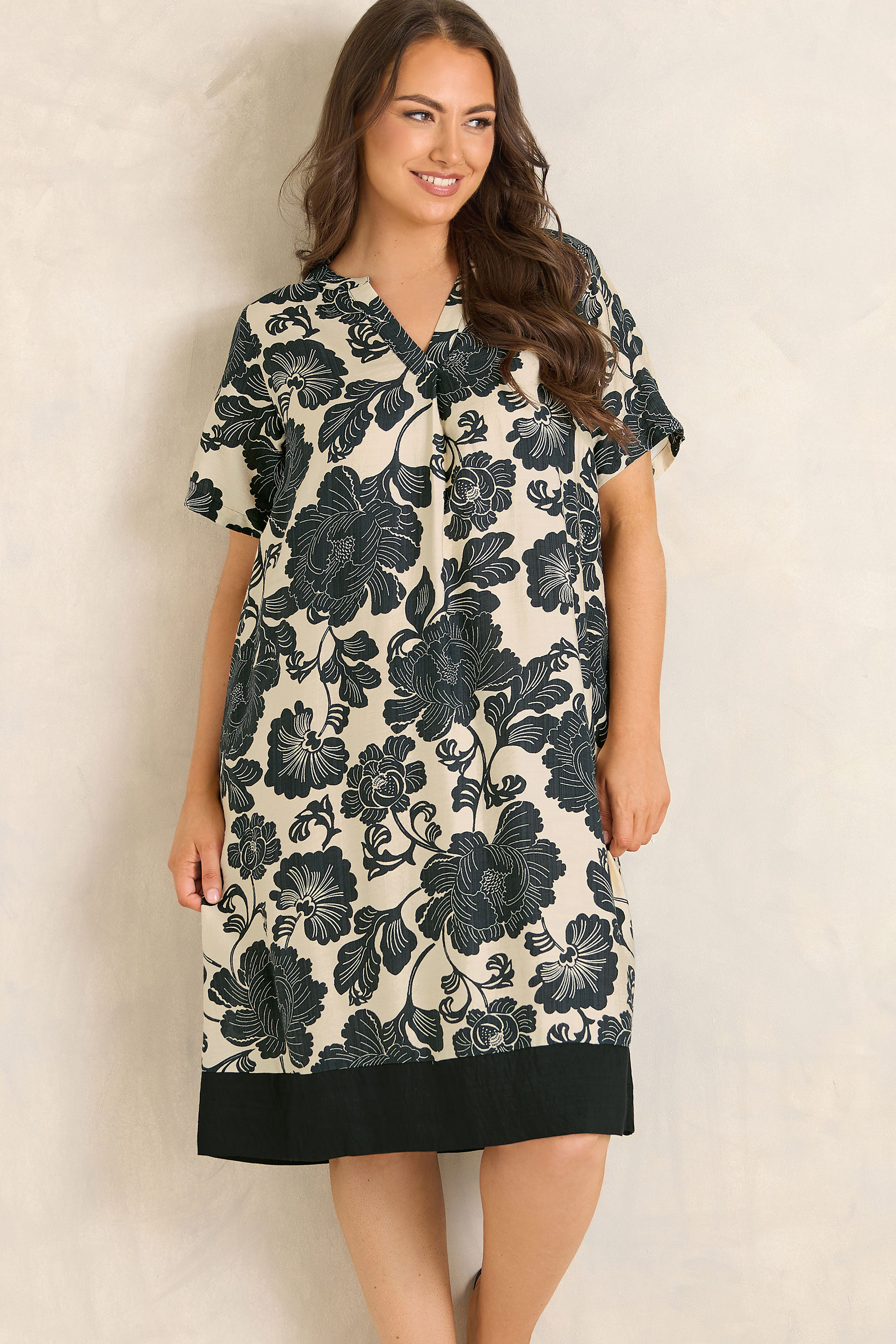 EVANS Plus Size Black Floral Shift Dress | Evans 3