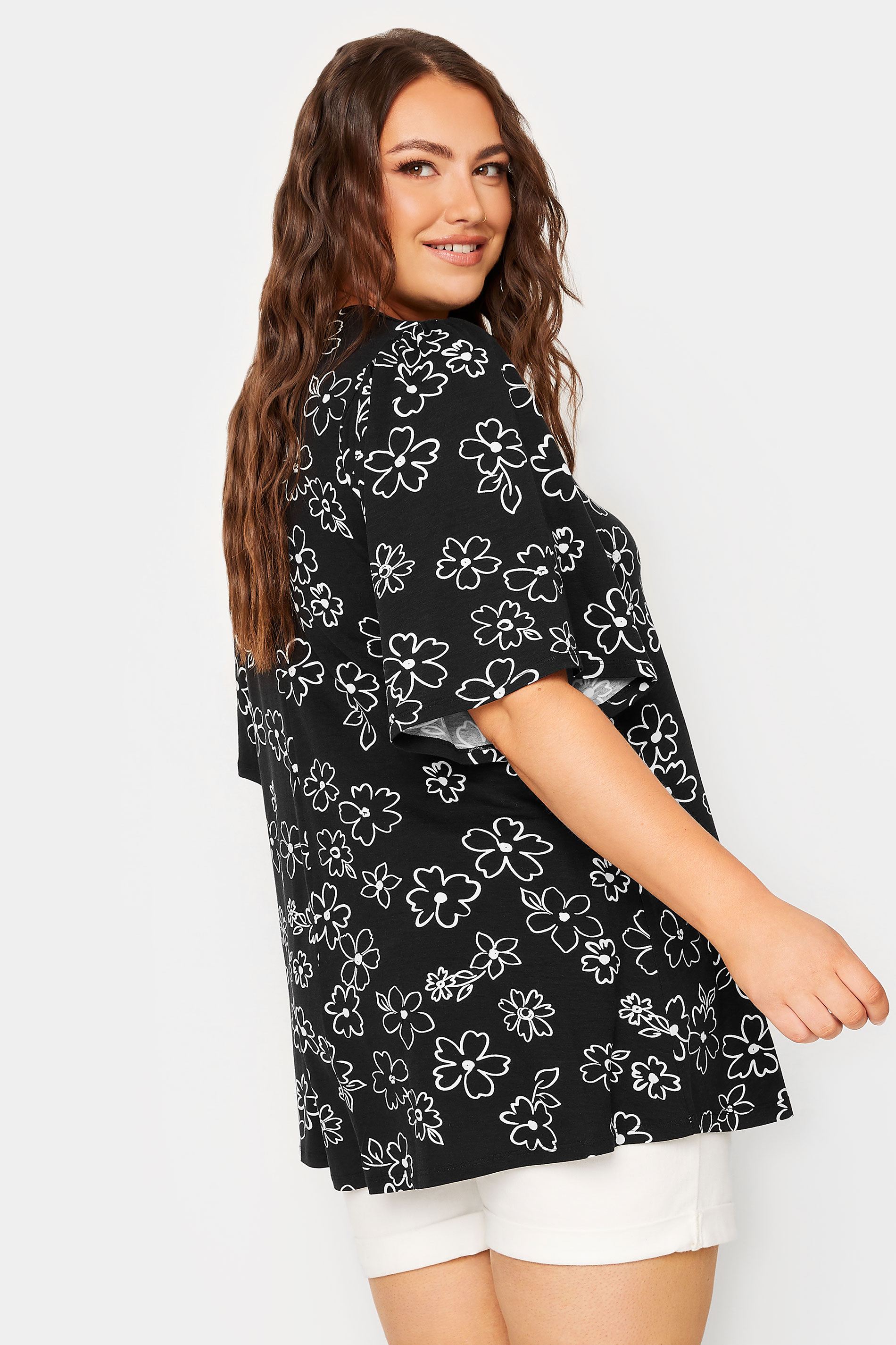 YOURS Plus Size Monochrome Floral Pleat Angel Sleeve Swing Top | Yours Clothing 3