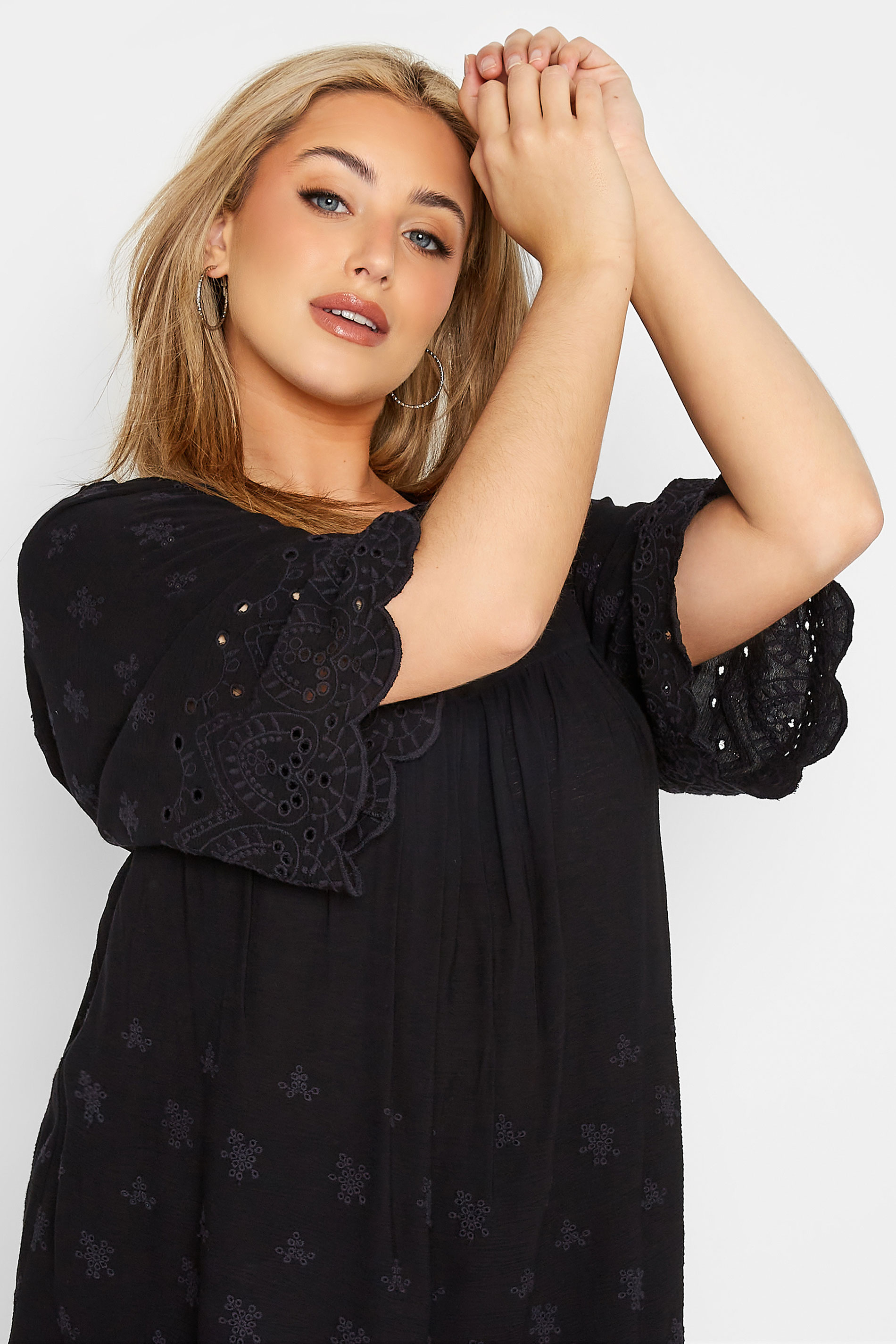 Grande taille  Tops Grande taille  Tops Casual | Top Noir Ample Broderie Anglaise Volanté - XQ19631