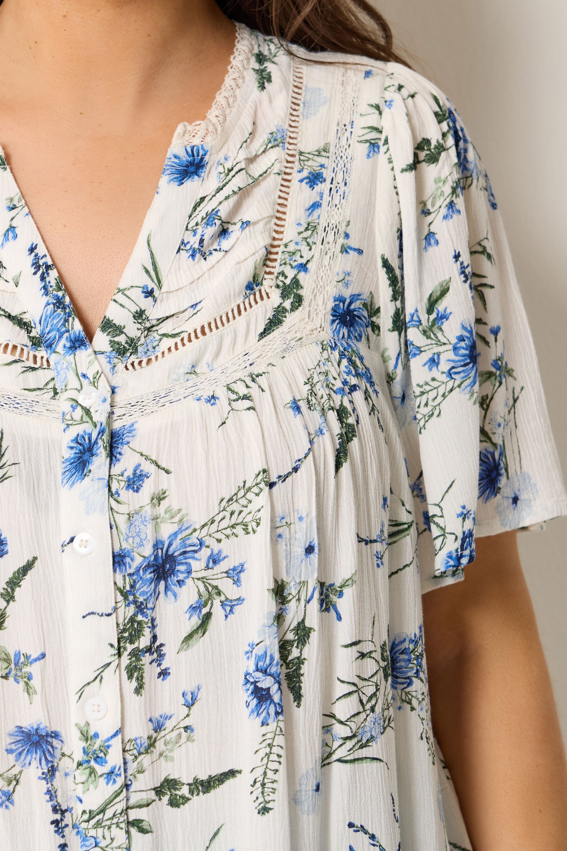 YOURS Plus Size White Floral Notch Neck Blouse | Yours Clothing 4