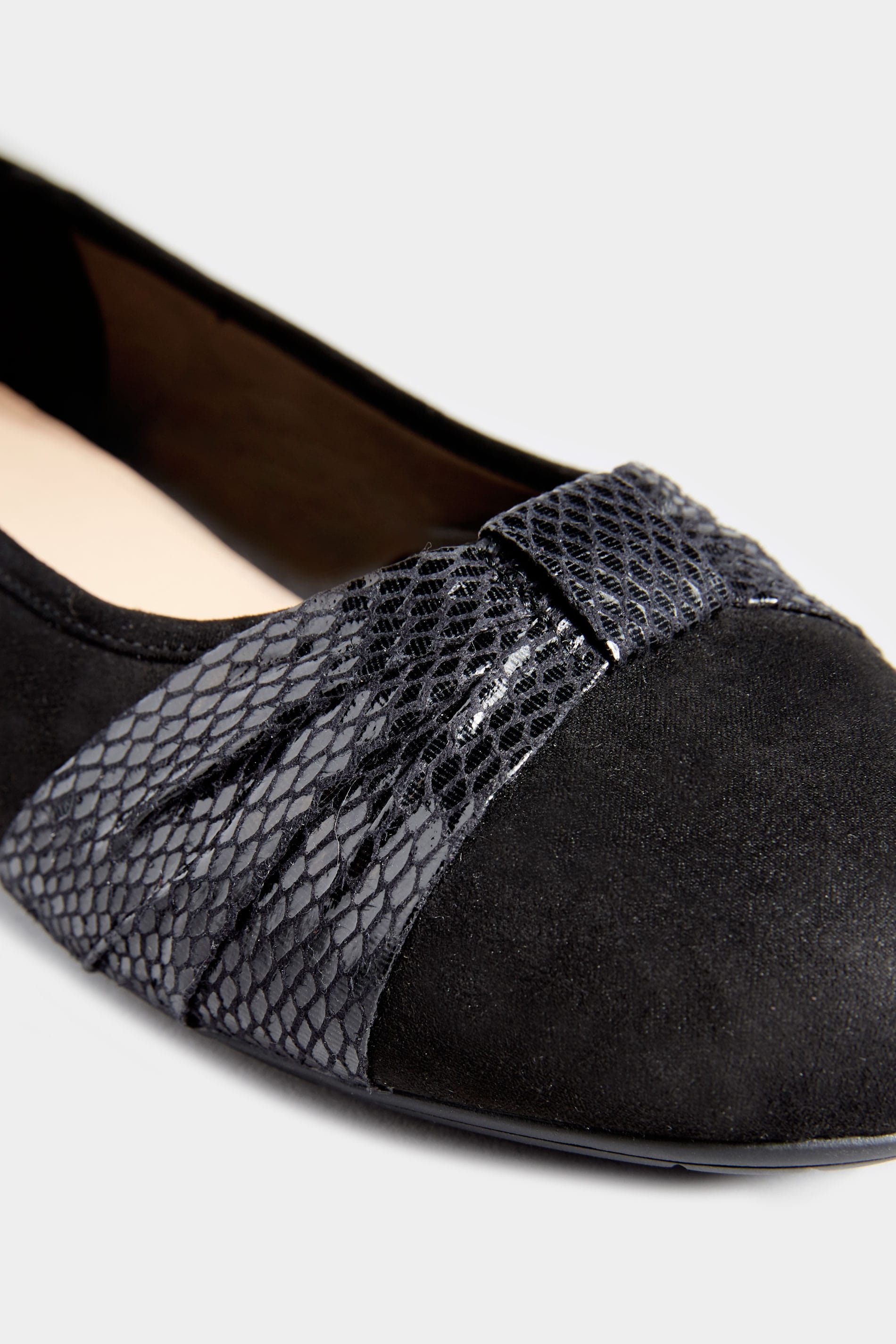 Women/'s Black Ballerina Pumps in Extra Wide Fit Yours