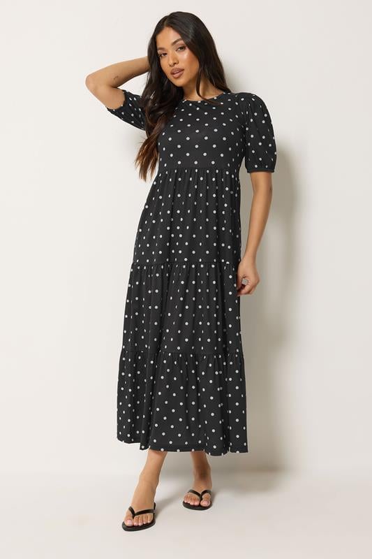  PixieGirl Petite gestuftes Maxikleid in Schwarz mit Punkten