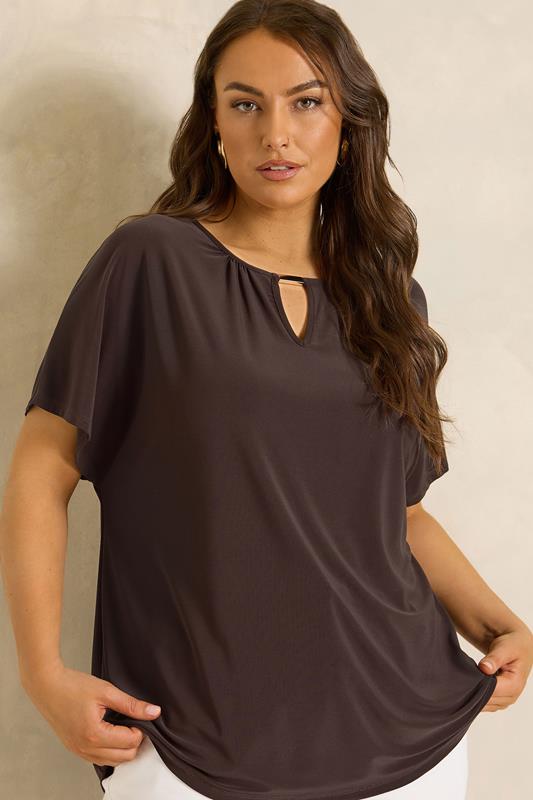  EVANS chocoladebruine top met details