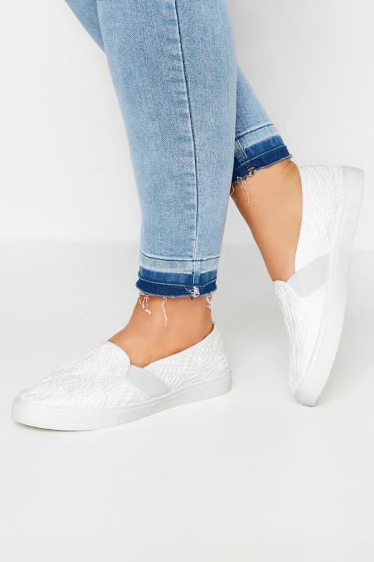  Grande Taille White Broderie Anglaise Slip-On Trainers In Wide E Fit