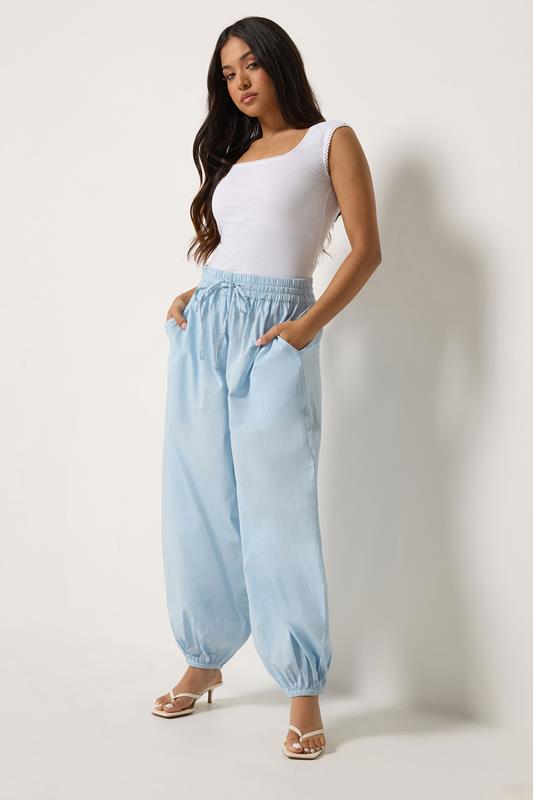  PixieGirl Petite Pantalon coupe barrel bleu clair en popeline de coton 