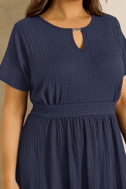 EVANS Plus Size Navy Blue Keyhole Textured Maxi Dress | Evans 4