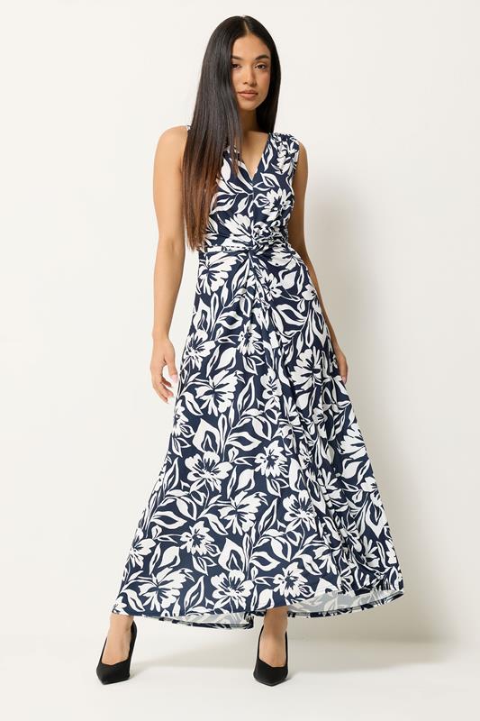  M&Co Petite vestido largo sin mangas azul marino con estampado floral y diseño retorcido en el frente