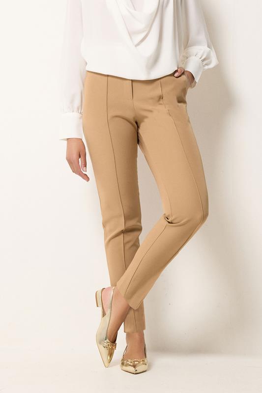 M&Co natuurlijk bruine broek met pintuck en getailleerde pasvorm