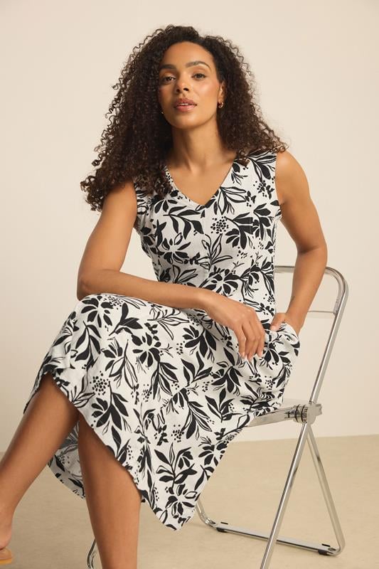  M&Co – Midikleid in Weiß aus Leinen mit Blätterprint 