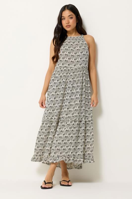  PixieGirl Petite – Neckholder-Maxikleid in Weiß mit Zickzackmuster