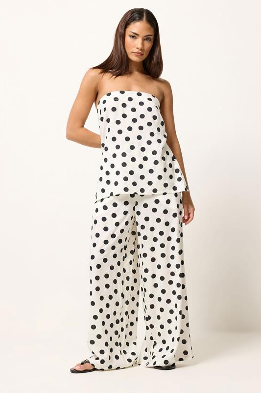  PixieGirl Petite – SET in Weiß mit Punktemuster aus Bandeau-Oberteil und Hose mit weitem Bein
