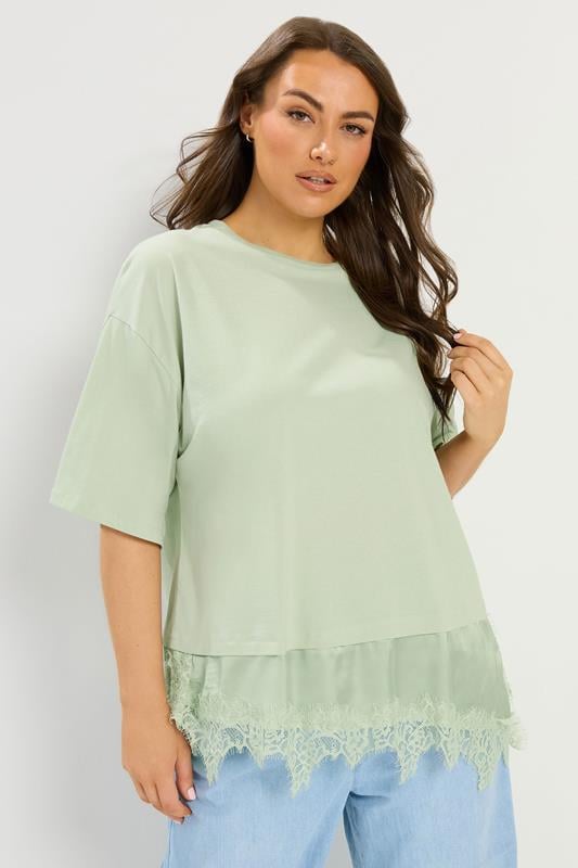  YOURS T-shirt en satin vert avec finitions en dentelle