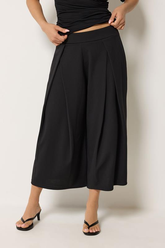 PixieGirl Petite Women's Black Pleated Cropped Wide Leg Trousers | PixieGirl 1