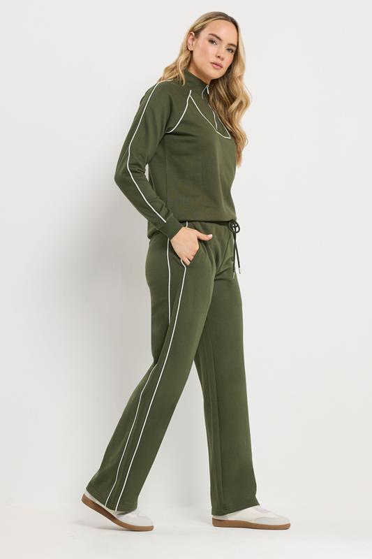  LTS Tall Set aus Sweatshirt mit Viertelreißverschluss und Paspelierung und Hose mit weitem Bein in Khakigrün aus Baumwolle