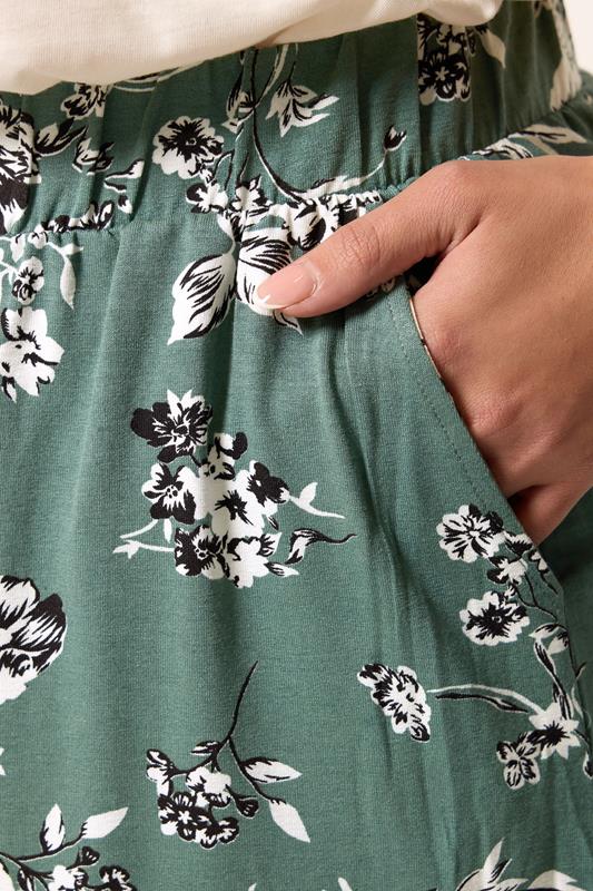 YOURS Plus Size Green Floral Shorts | Yours Clothing 4