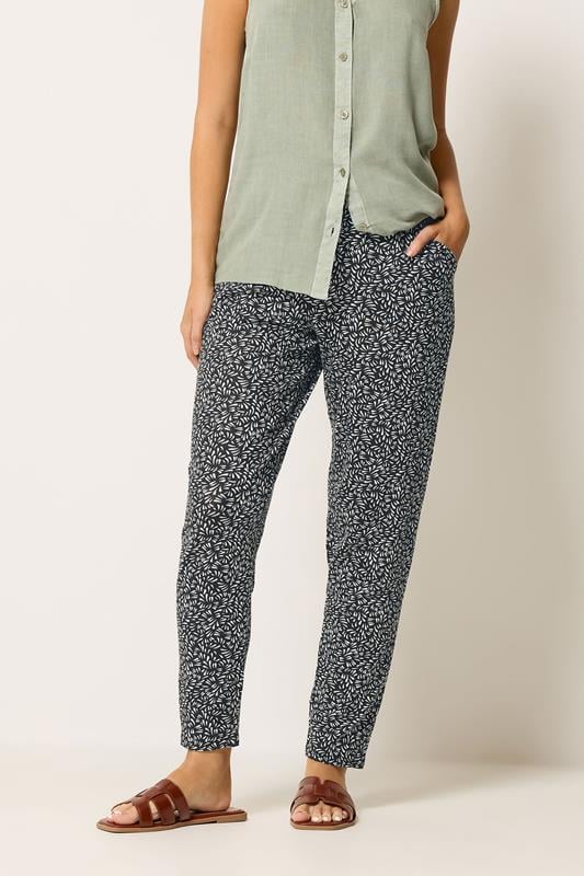  M&Co pantalones harem cortos con estampado abstracto negro