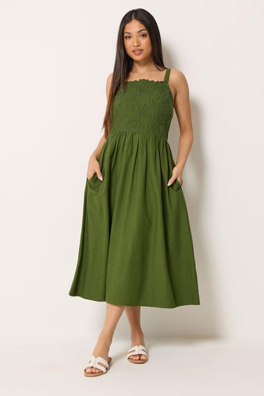  M&Co Leinen-Midikleid in Olivgrün mit besticktem Besatz in Petite