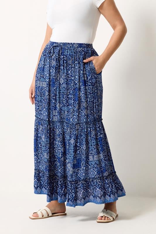  YOURS falda escalonada azul marino con estampado paisley