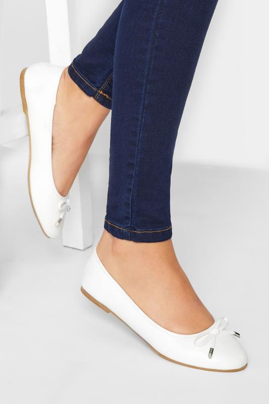  Grande Taille LTS White Ballerina Pumps In Standard Fit