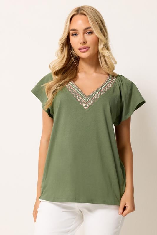  M&Co T-shirt à col en V vert kaki avec bordure brodée