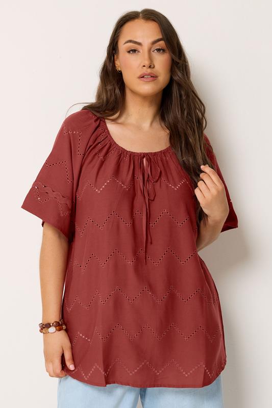  YOURS rode blouse met Engelse borduursels en striksluiting in de hals 