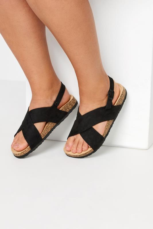 Plus Size  Sandalen in Schwarz mit gekreuzten Riemen und geformtem Fußbett in extra weiter EEE-Passform
